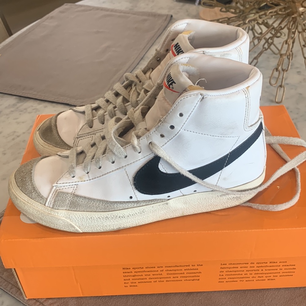 Nike Blazer Mid 77 Women Size 7US White Black CZ1055-100 Sneakers